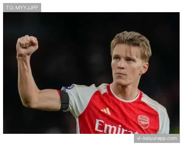 厄德高与福登：技术型中场核心的成长路径差异与上限解析