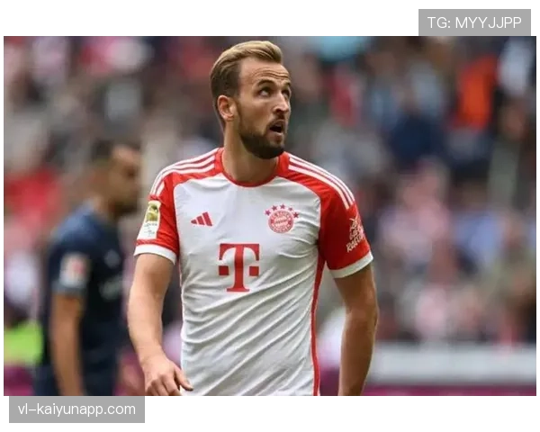 哈里·凯恩训练完顺手拎了三杯咖啡回家，这自律和松弛感谁懂啊