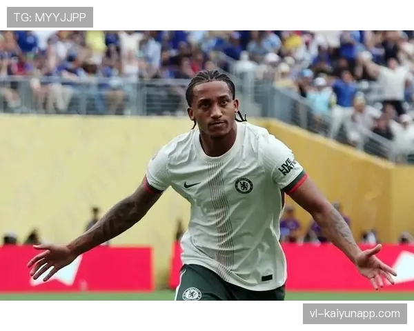 大罗撕开防线的关键：跑位牵制如何替代传统盘带突破